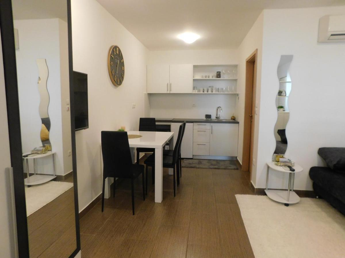 Modern Center Studio Under The Castle - Free Parking Apartma